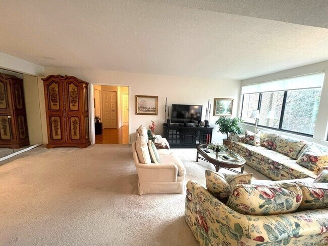 Building Photo - 250 Hammond Pond Pkwy