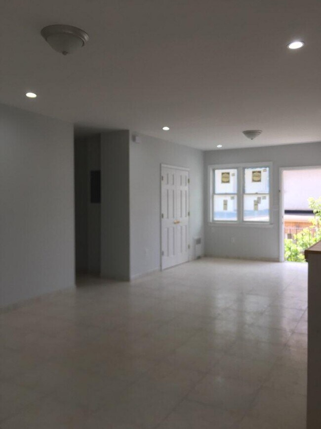 Foto del edificio - 1237 83rd St