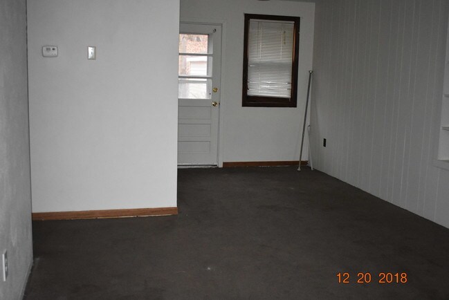 Building Photo - 621 Sangamon Rd