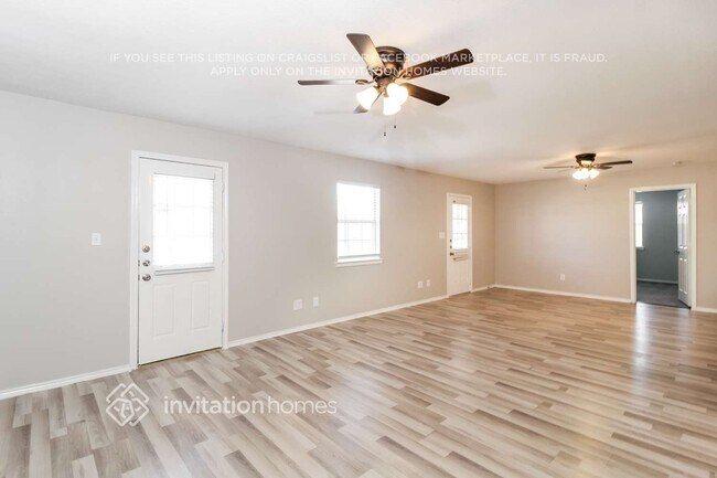 Building Photo - 813 Valley View Dr