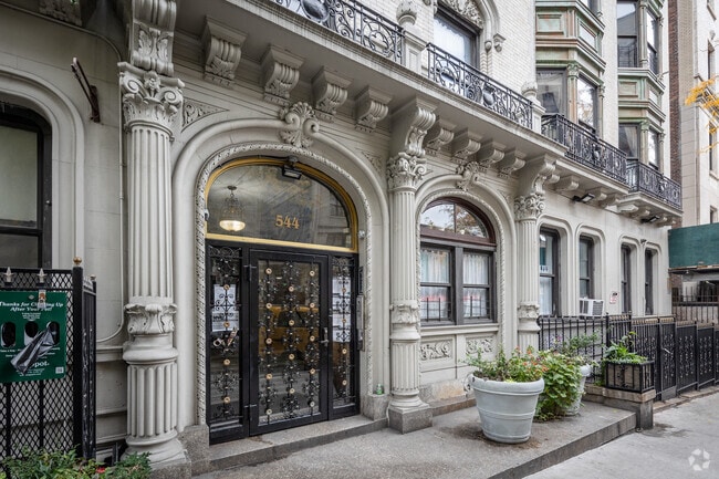 Entrance - 544 W 157th St
