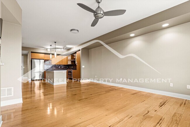 Foto del edificio - Gorgeous Condo with Mountain Views and Washer/Dryer