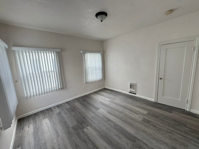 Foto del edificio - 4915 San Vicente Blvd