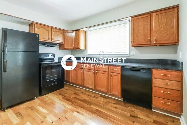 Foto del edificio - 3 Bedroom Pet-Friendly Home in Belton, MO with Main Street Renewal