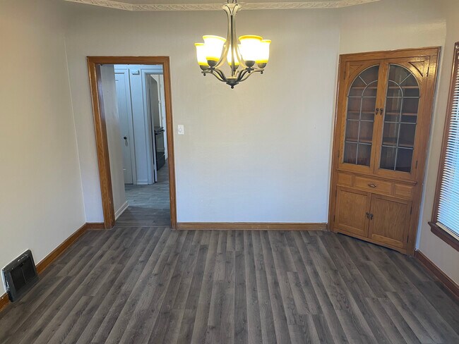 Comedor - 2622 N 60th St