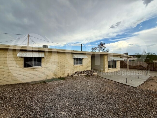 Foto del edificio - 2120 N 3rd Ave