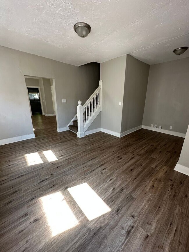 Foto del edificio - 3221 Trowbridge Ave