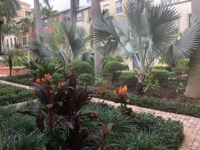 Foto del edificio - 682 Fern St