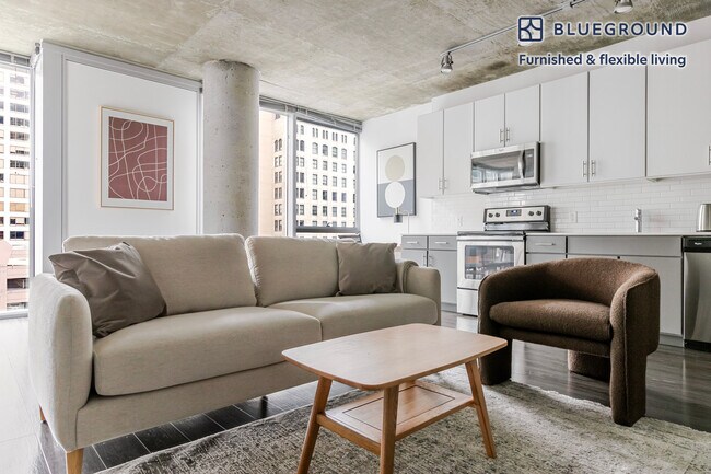 Foto del edificio - 215 W Lake St