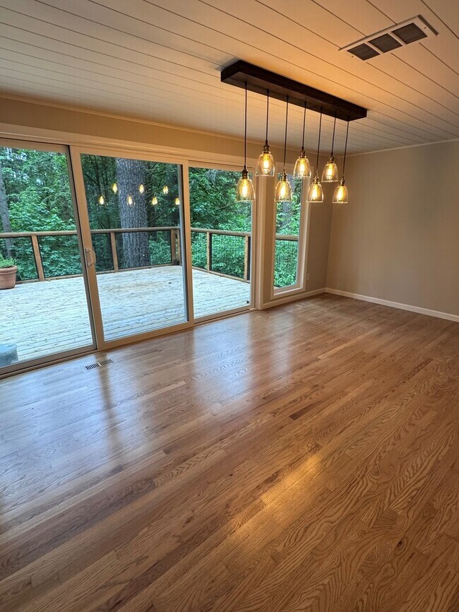 Building Photo - Spacious 4 Bed Home Backing to Private Woodland Trails! Finished Basement, Large Deck, Office, Pe...