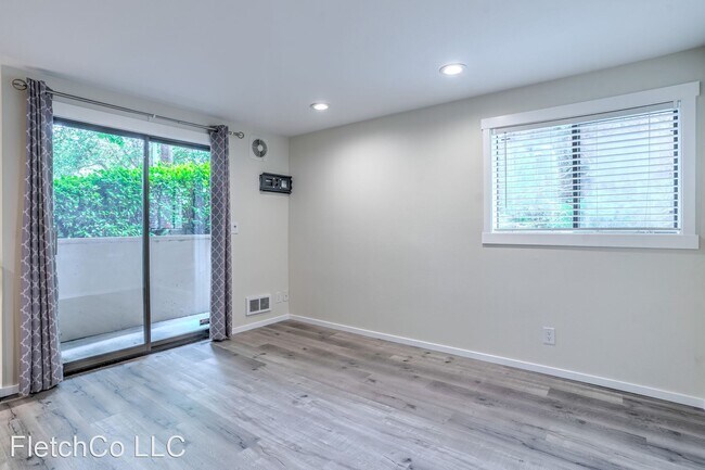 Building Photo - 2 br, 1 bath House - 2626 E Madison St #1