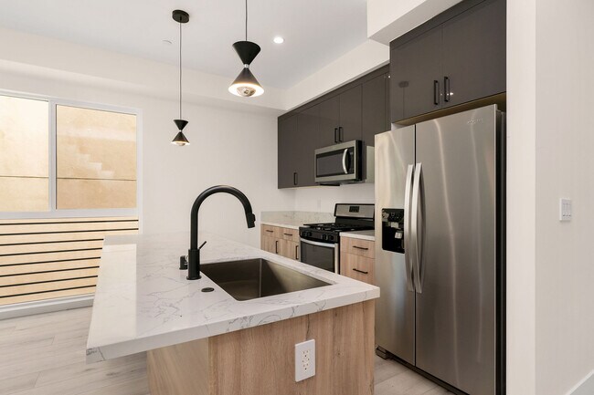 Foto del edificio - 15330 Weddington St