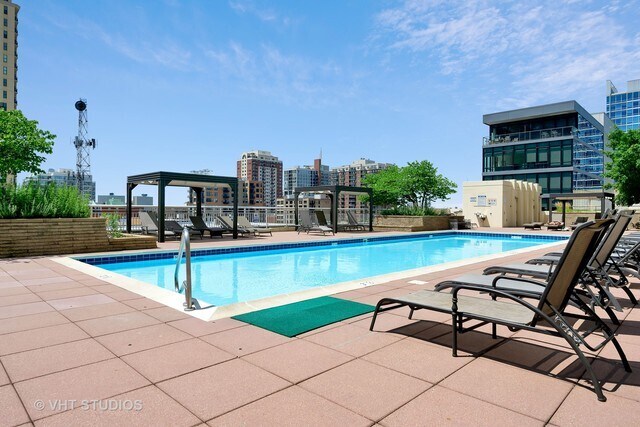 Photo - 1400 S Michigan Ave Apartment