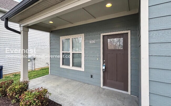 Building Photo - Spacious 3 Bed, 2.5 Bath Home with 2 Car Garage