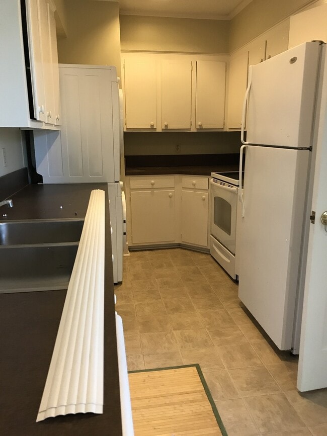 Building Photo - First Floor Condo South of Broad