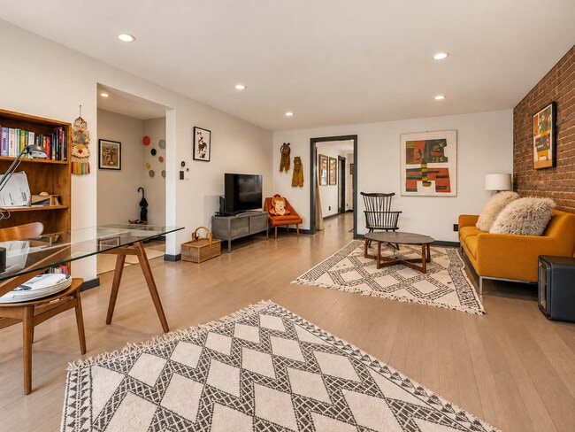 Building Photo - 7 E 129th St