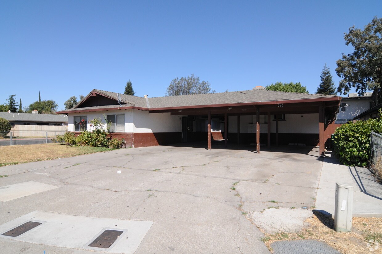Building Photo - 826 Astor St