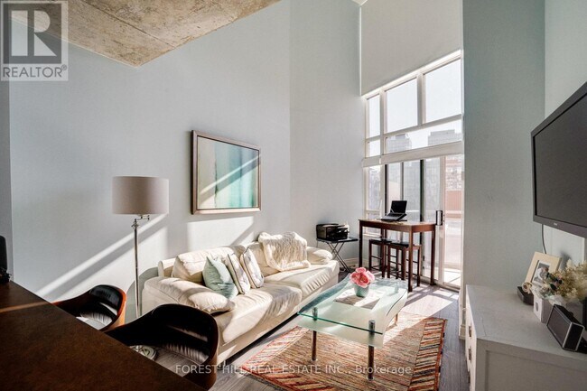 Photo du bâtiment - 255 Richmond St E