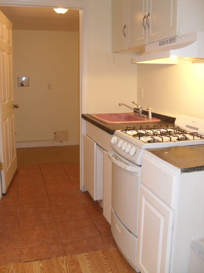 Building Photo - 66 Westervelt Plz