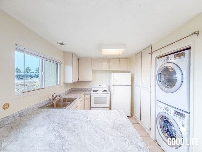 Building Photo - 2BD/1BA Condo in Clairemont with Balcony, In-Unit Laundry & Reserved Parking