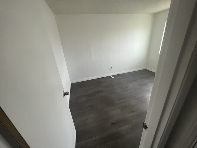 Building Photo - 313 Maxine Ave