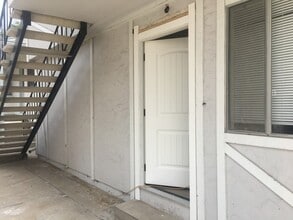 Building Photo - 1451-1451-1451-1452 Hornblend St