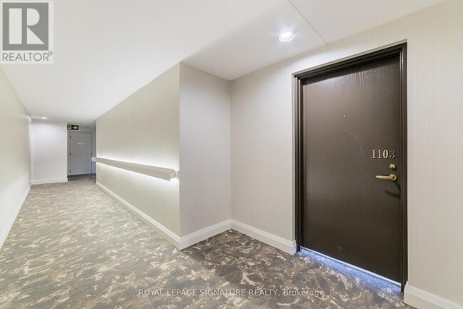 Building Photo - 100 Lakeshore Rd E