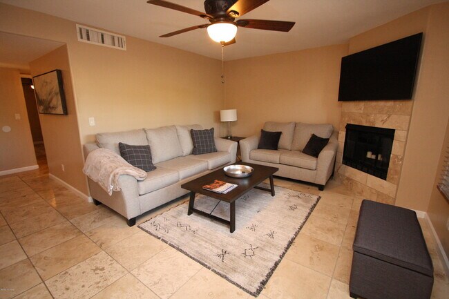 Foto del edificio - 6651 N Campbell Ave