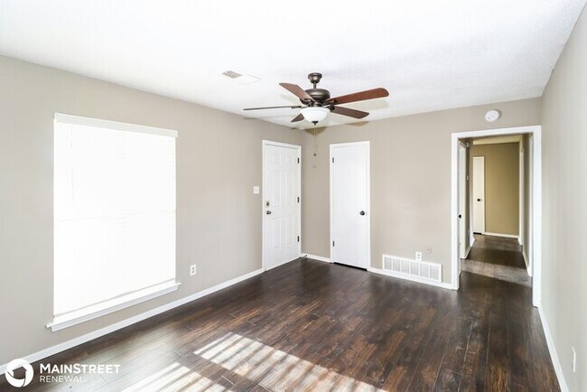 Building Photo - 3220 Fairmeadow Dr