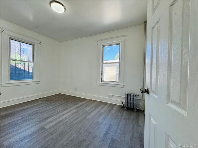 Building Photo - 27-24 Gillmore St