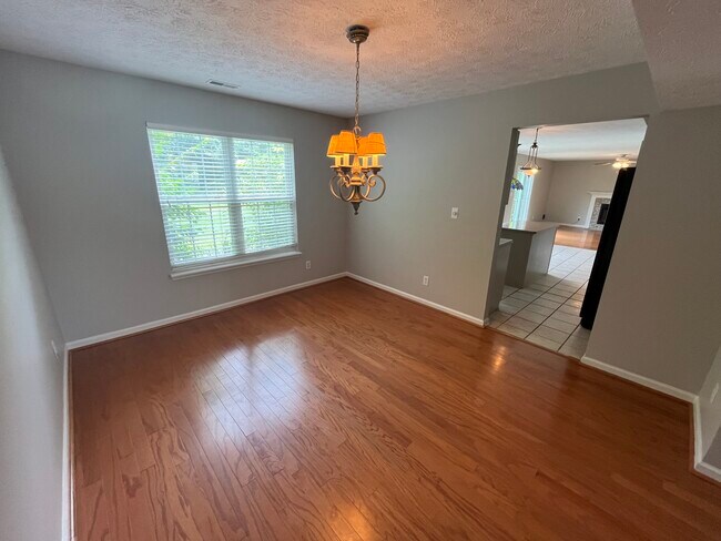 Foto del edificio - 5397 Rippling Brook Way