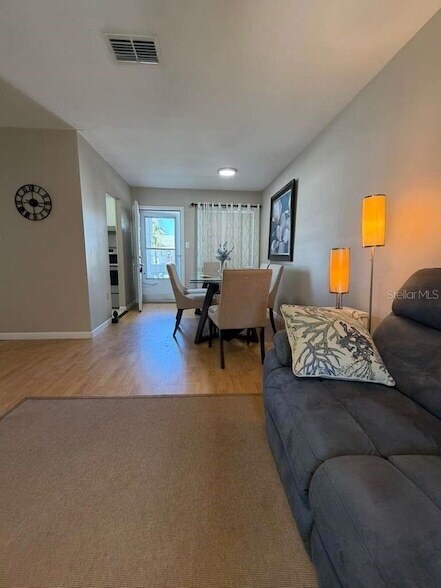 Building Photo - 1832 Sunny Dr