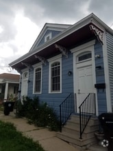Building Photo - 3051 Maurepas St