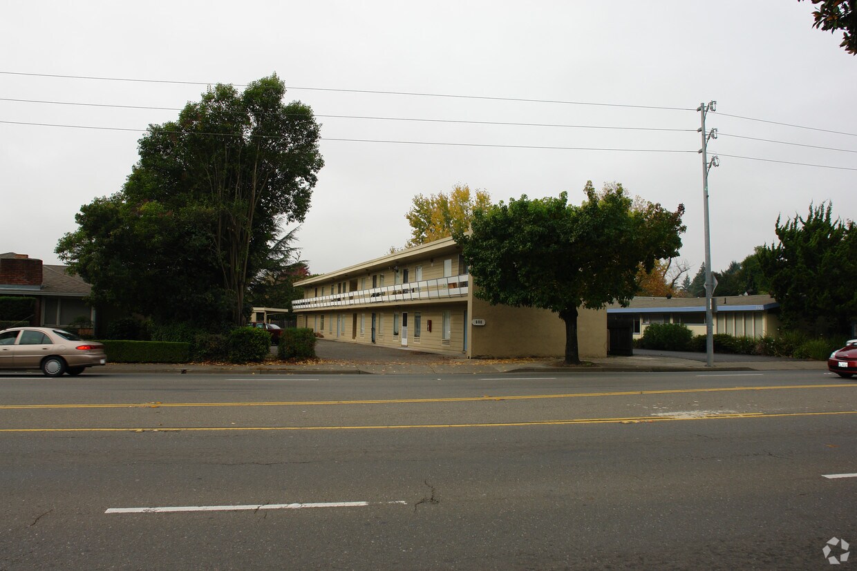 Primary Photo - 303 Farmers Ln