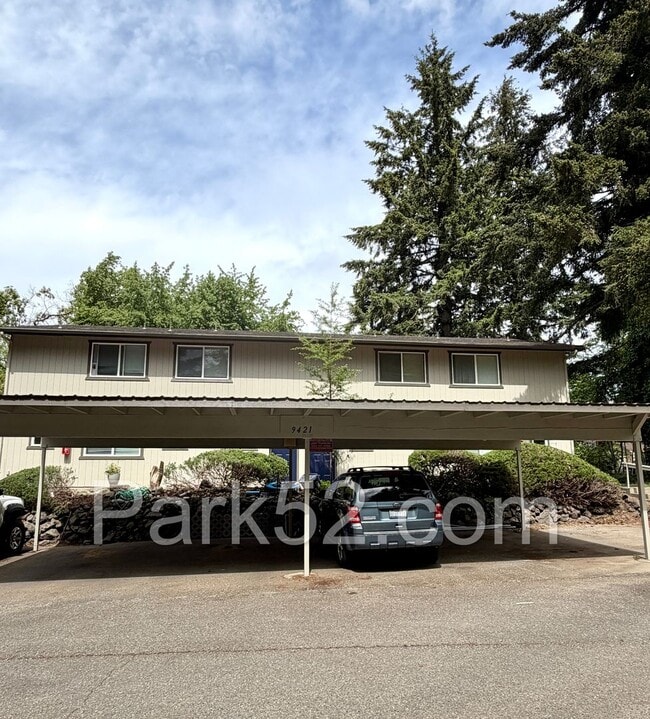 Building Photo - Updated 2 Bedroom University Place Townhome
