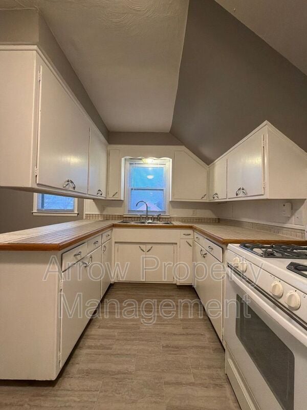 Foto del edificio - 1301 S 10th St