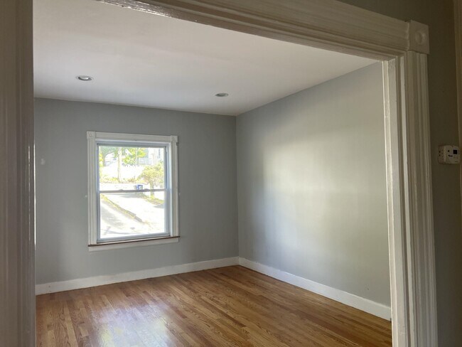 Building Photo - 519 Lake Ave