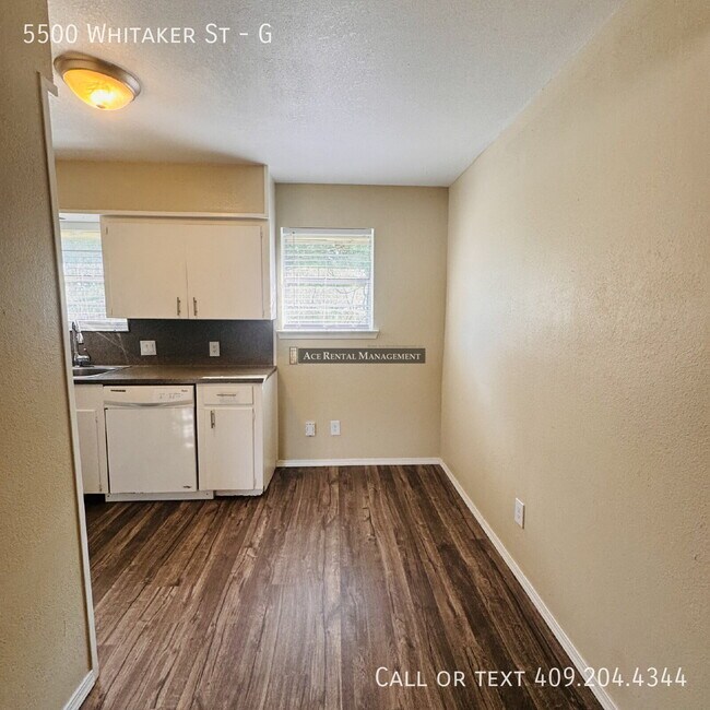 Foto del edificio - 5500 Whitaker Ave