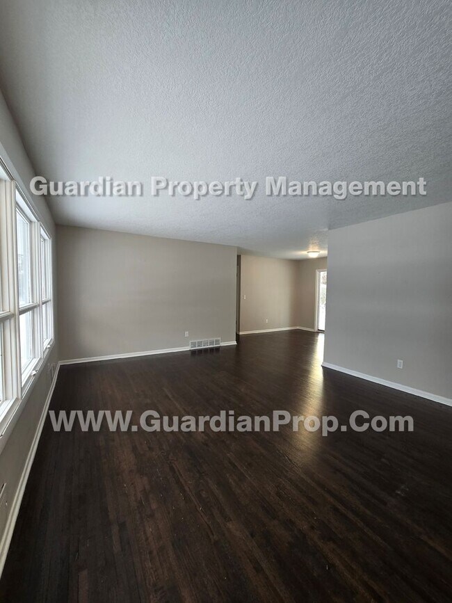 Foto del edificio - Available now! House with LVP flooring and new carpet, bonus office room, Walk Out Patio, fenced ...