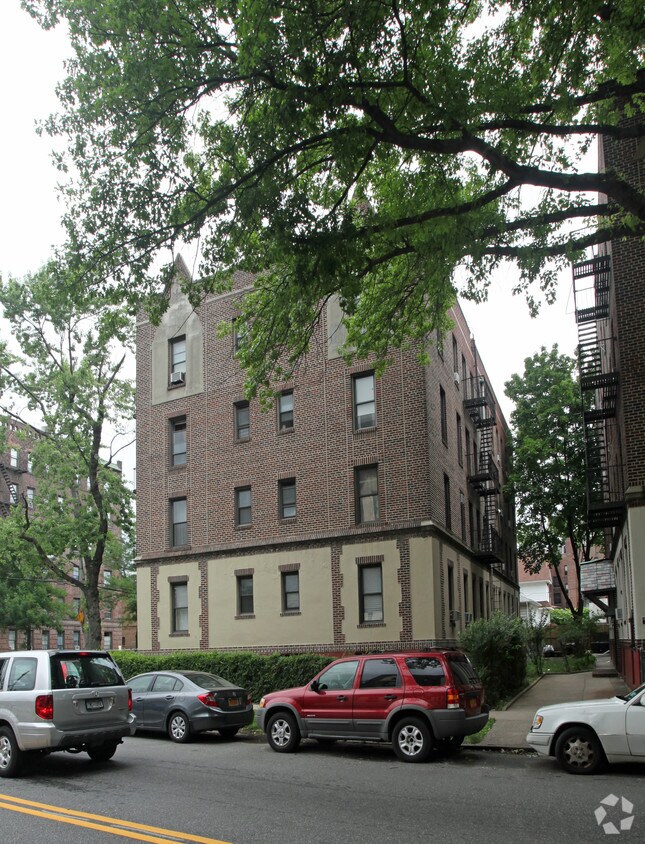 Foto del edificio - 158-03 Sanford Ave