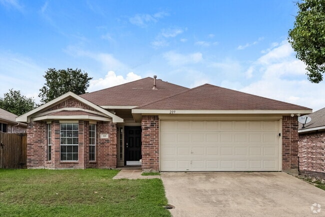 Building Photo - 209 Tulip Ln