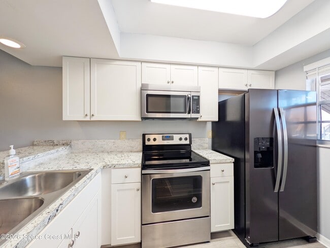 Foto del edificio - 3039 Sir Hamilton Cir