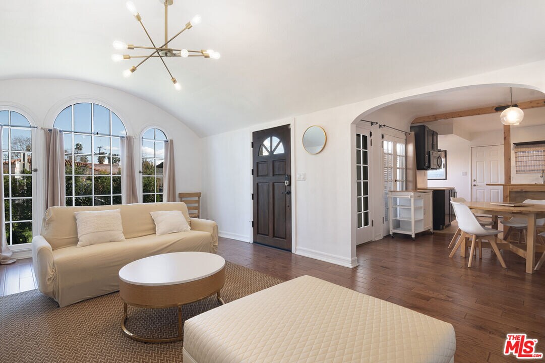 Foto principal - 641 N Fuller Ave