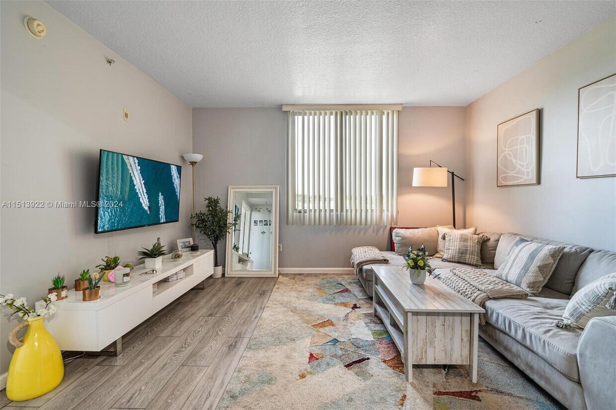 2630 SW 28th St Coral Gables, FL 33133 Alquileres en Coral Gables, FL