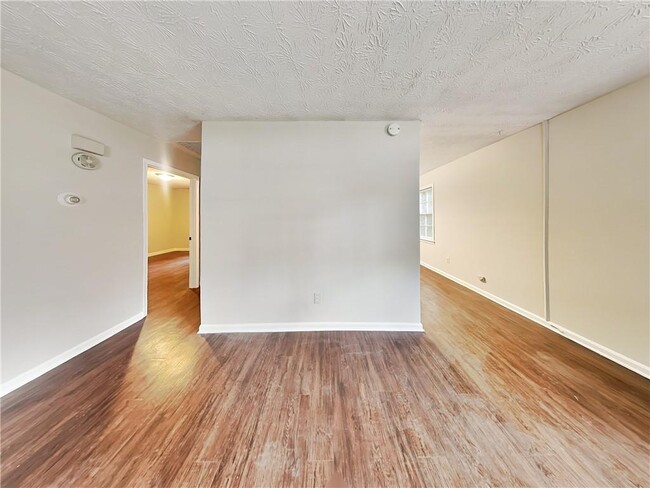 Building Photo - 452 Charleston Ln