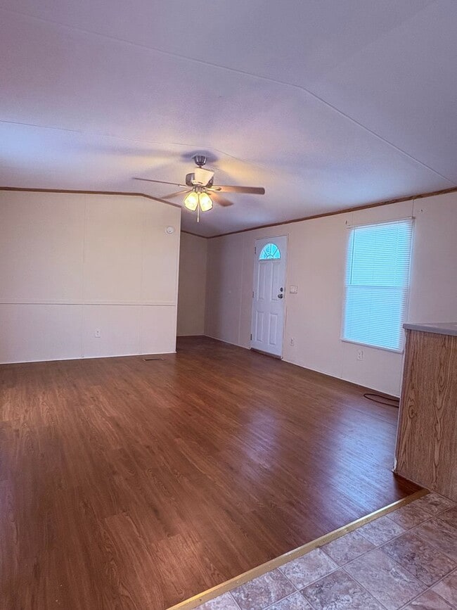 Building Photo - 2 Bed 2 Bath Mobile Home in Rockwell Village