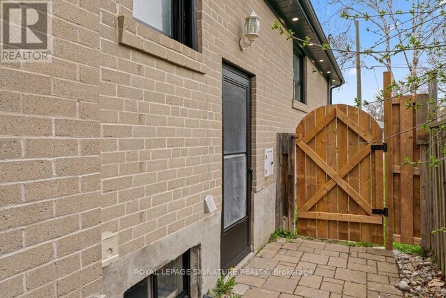 Photo du bâtiment - 12 Davidson Rd
