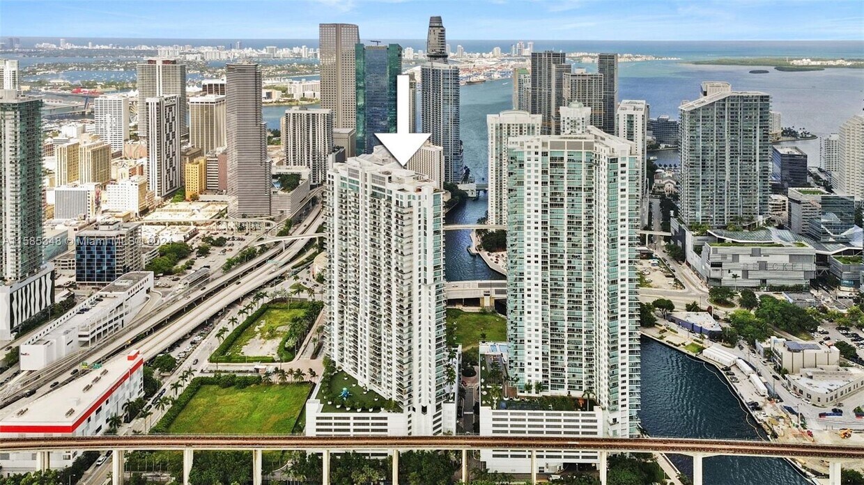 Foto principal - 90 SW 3rd St