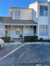 Building Photo - 623 Cedarwood Dr