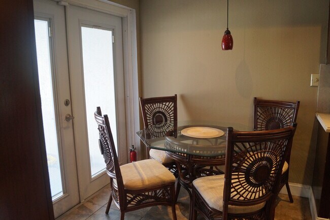 Rincón de desayuno en el área de la cocina - 4148 Player Cir